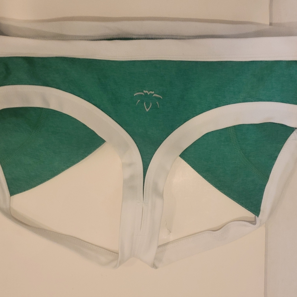 Beyond Yoga outline space dye sports bra  green heather with white trim  Small - Picture 4 of 4